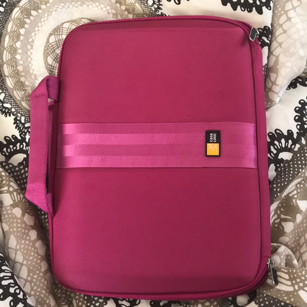 Case Logic zippered tablet/ iPad case